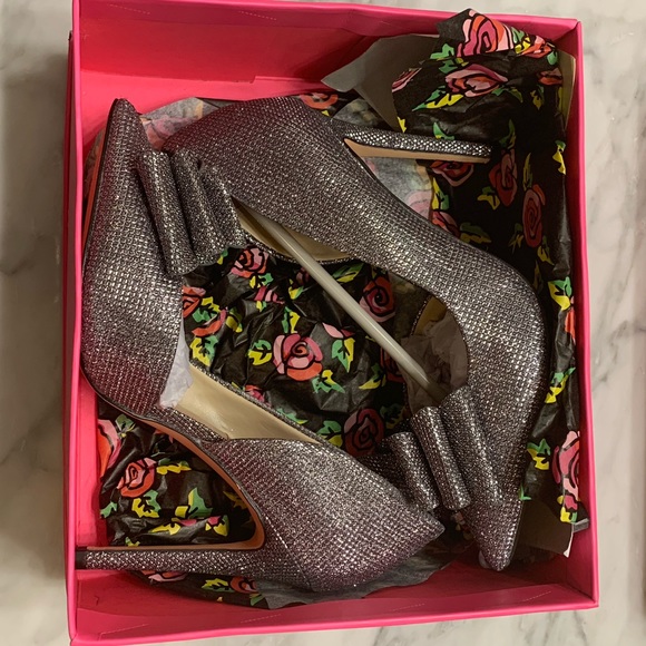 SOLD. Betsey Johnson Pumps - Picture 7 of 8